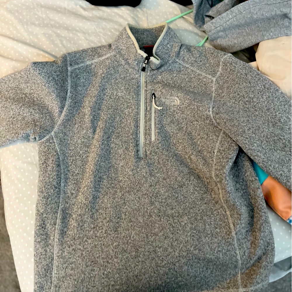 Men’s North Face 1/4 zip fleece pullover.